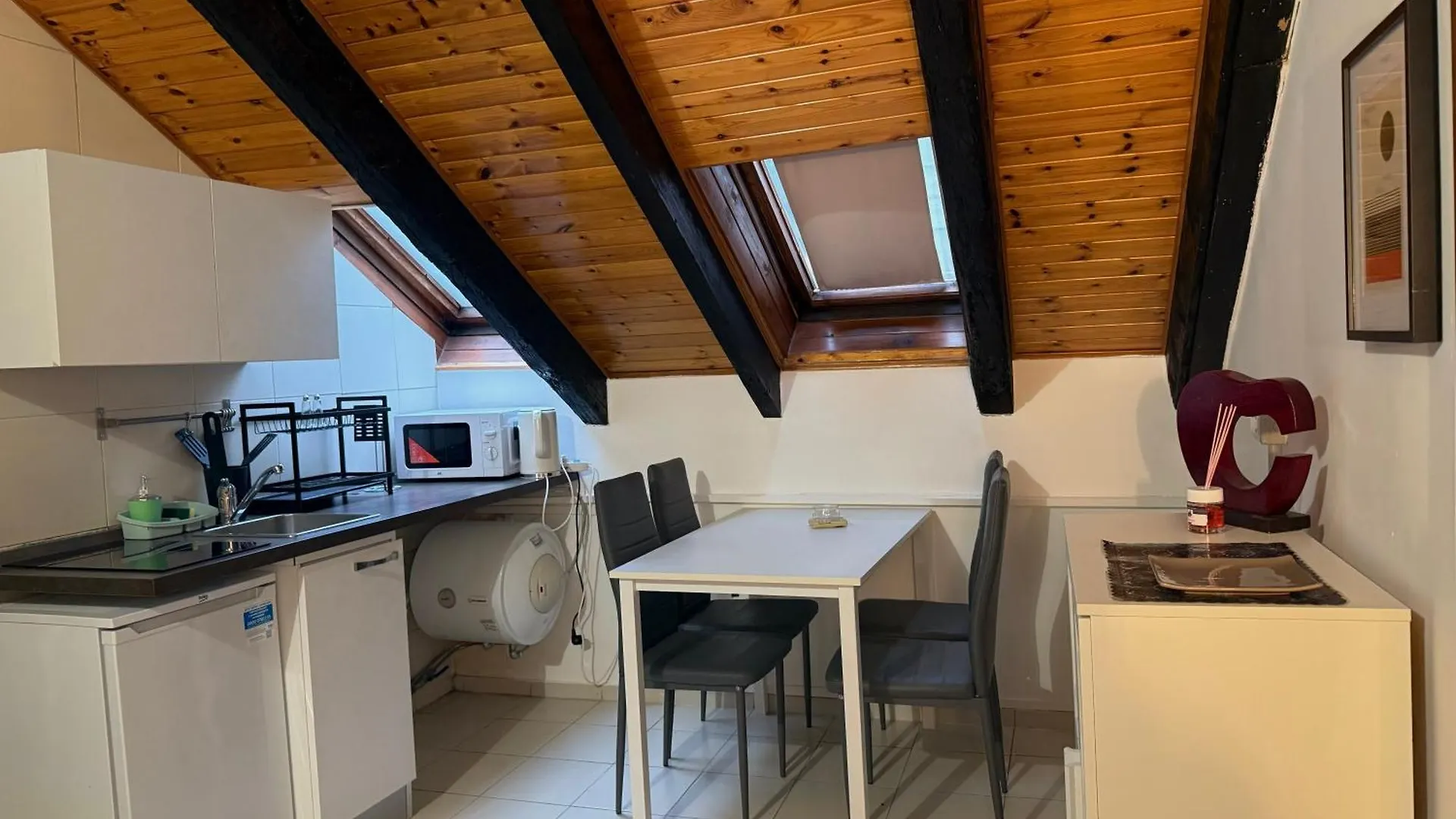 Hosting Dreams Attics - Duomo Apartment Milan